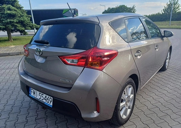 Toyota Auris cena 37900 przebieg: 72000, rok produkcji 2013 z Sulechów małe 379